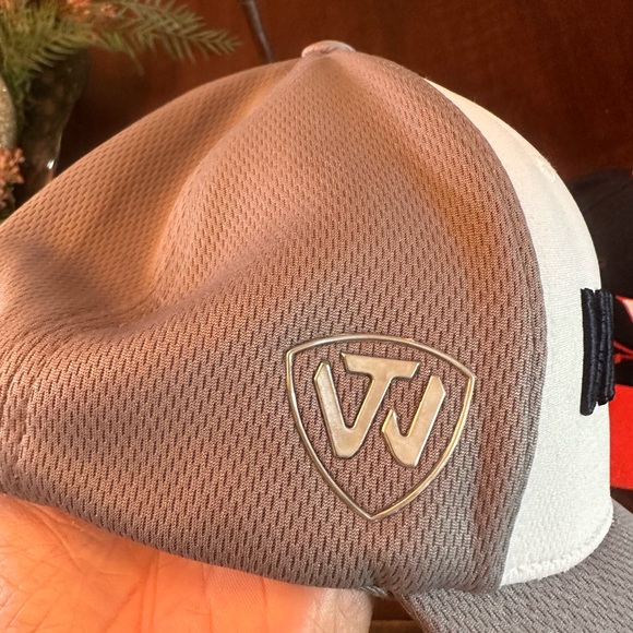 Two used uva hats wore maybe two times - Picture 13 of 16